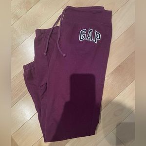 Women’s purple GAP sweatpants (XS)